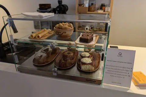Sarahs Cake Shop photo 3
