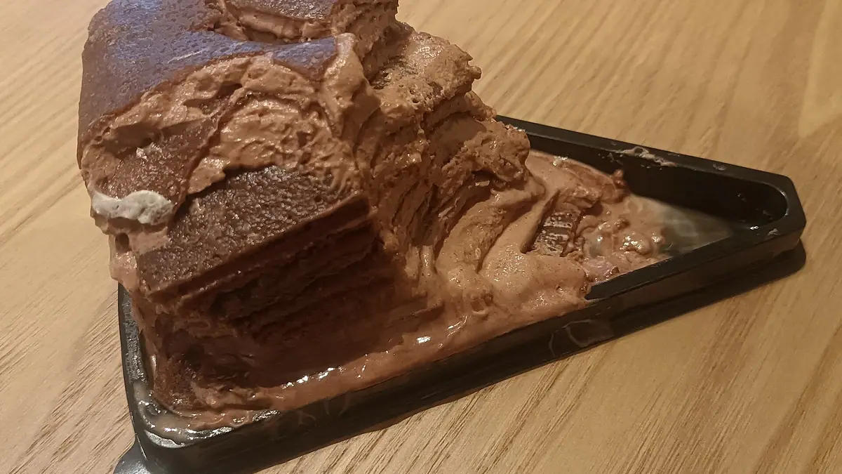Sarahs Cake Shop – cake shop in Looe town centre